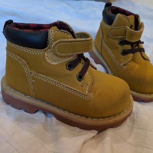 Toddler Size 6 Boy Shoes